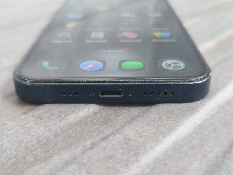 Apple iPhone 13 2