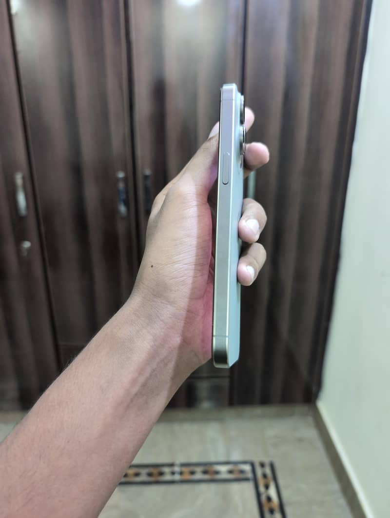 Apple iPhone 15 Pro Max 1