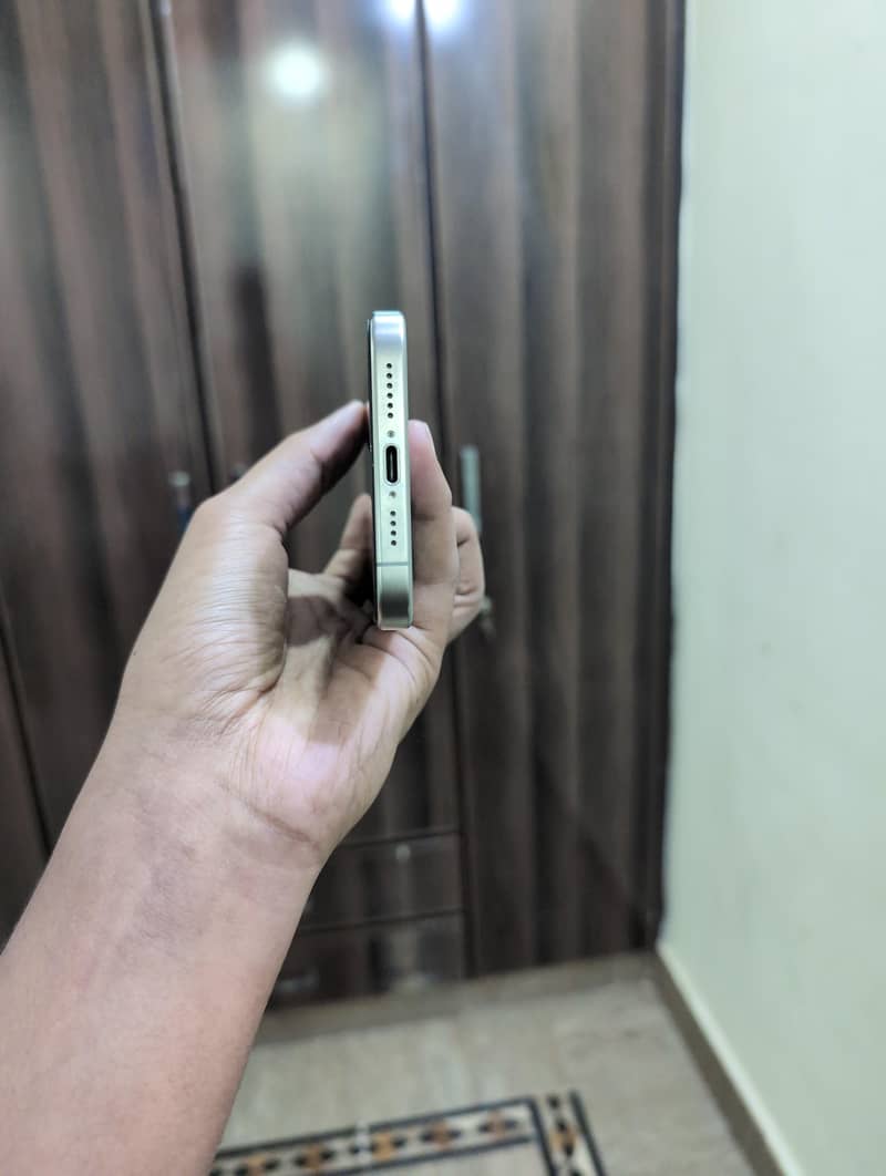 Apple iPhone 15 Pro Max 2