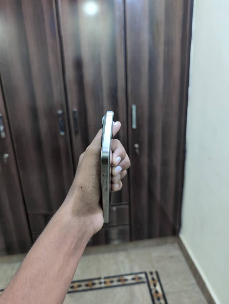Apple iPhone 15 Pro Max 3