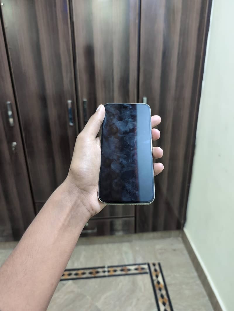 Apple iPhone 15 Pro Max 4