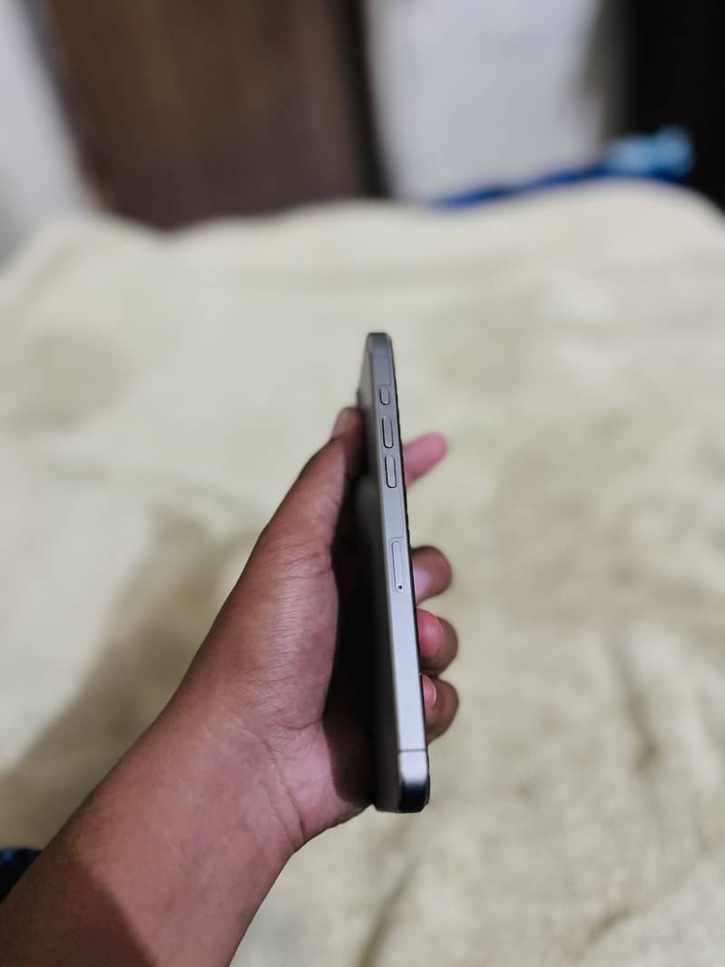 Apple iPhone 15 Pro Max 3