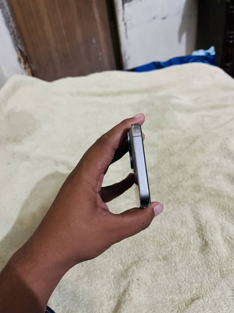 Apple iPhone 15 Pro Max 6