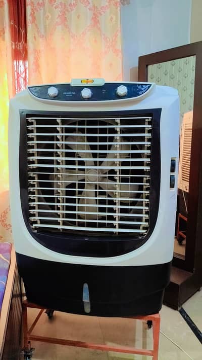 Super Asia ECM 6500 plus, one season used only, with stand 33k