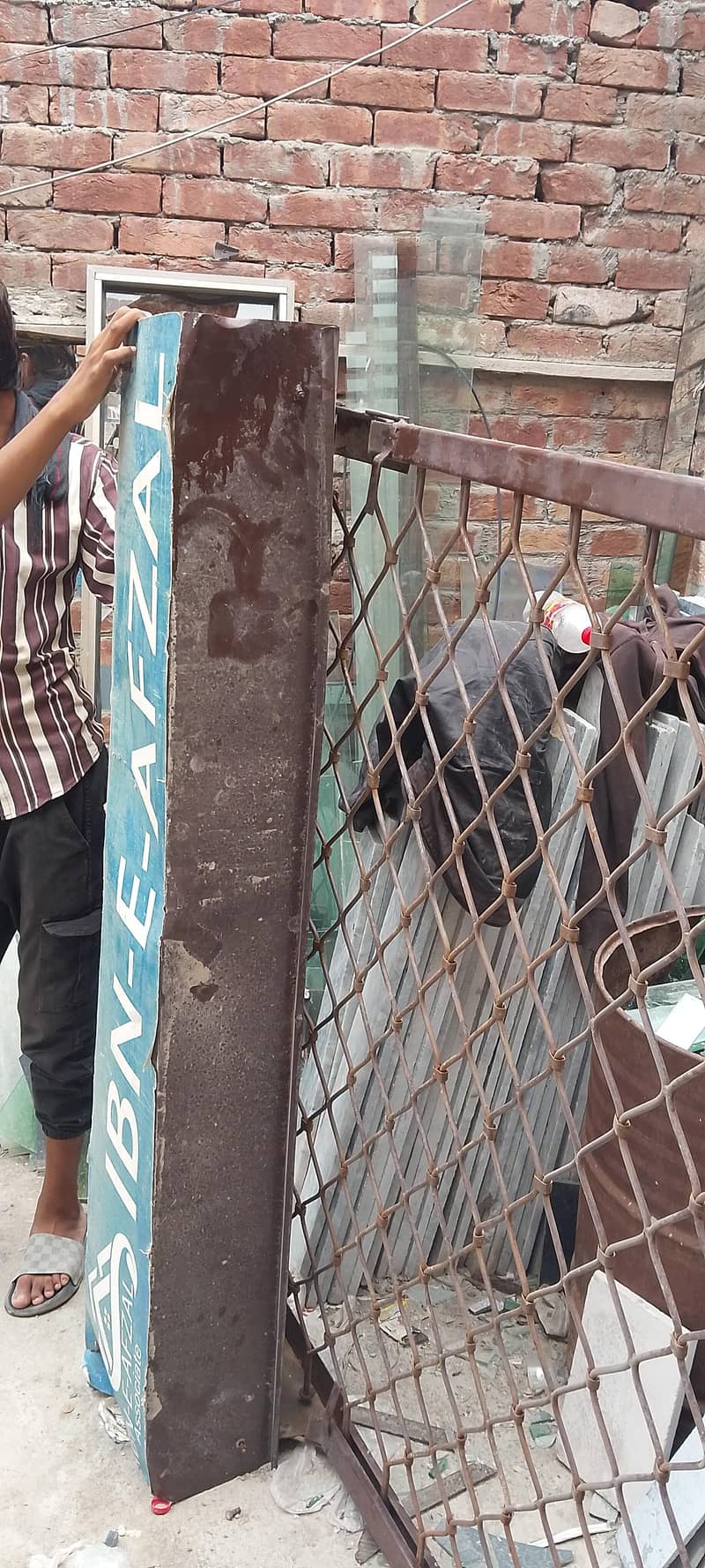 shutter gate can 1