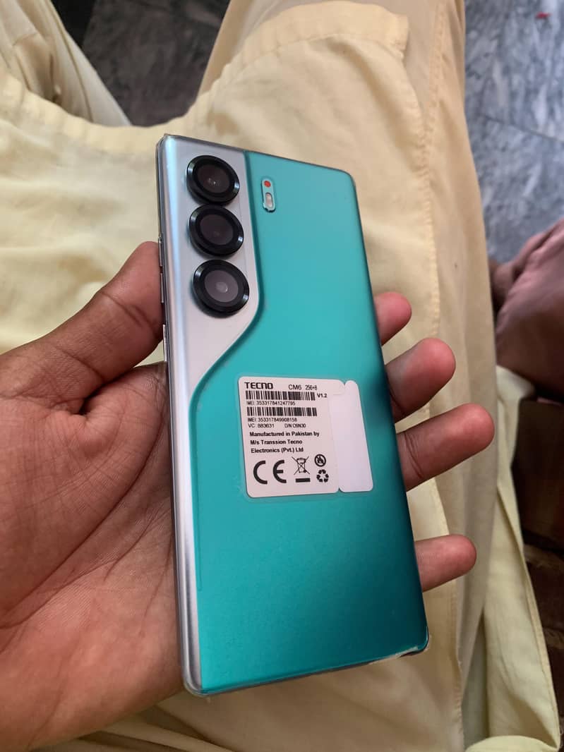 Tecno CAMON 40 Pro 1