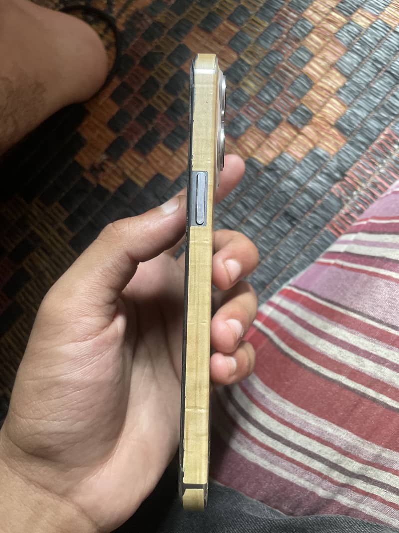 Apple iPhone 15 Pro Max 2