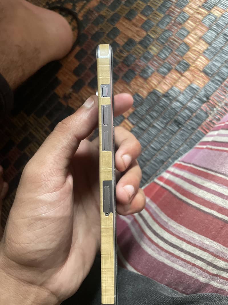 Apple iPhone 15 Pro Max 4