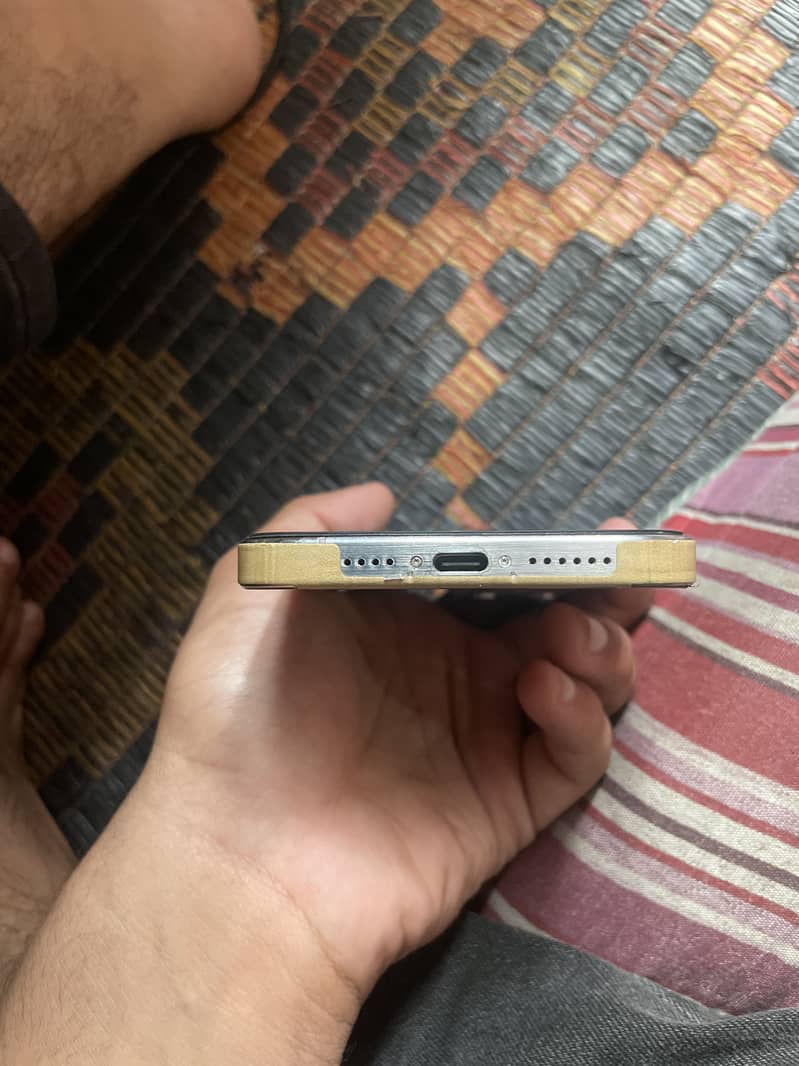 Apple iPhone 15 Pro Max 5