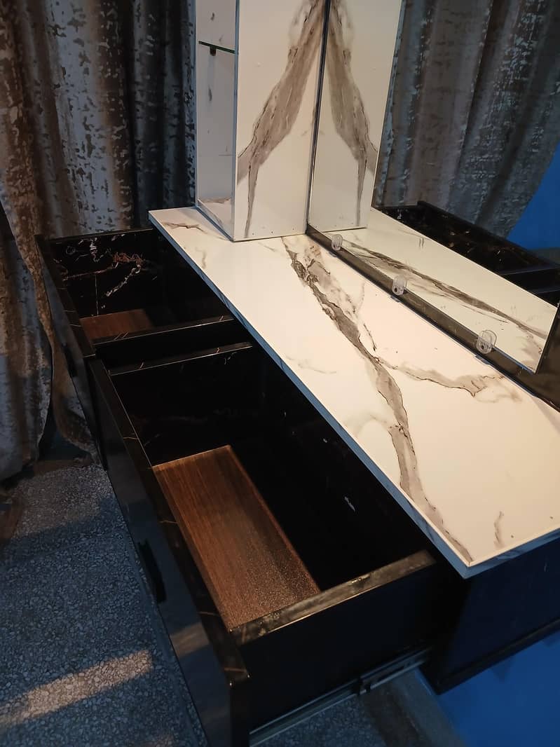 Dressing Table with LED Lights (price negotiable) 4