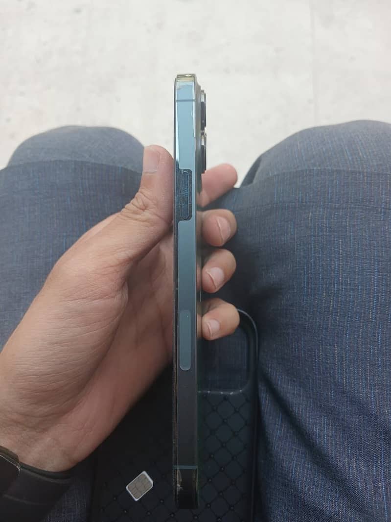 Apple iPhone 13 Pro Max 6