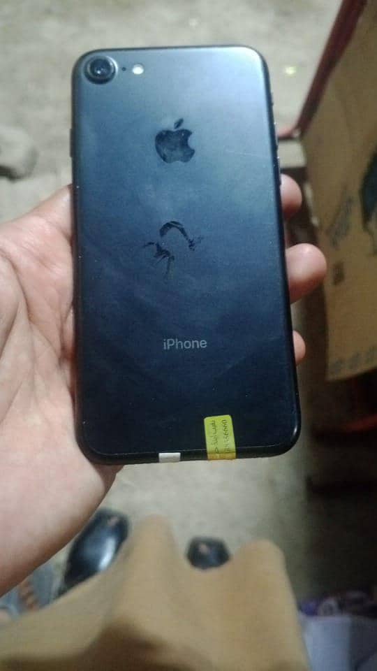 Apple iPhone 7 3