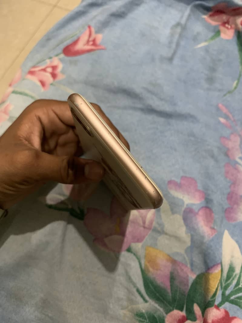 Apple iPhone 8 Plus 4
