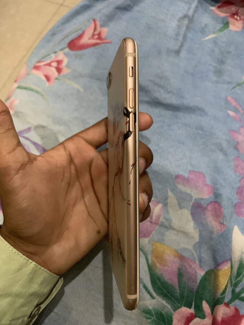 Apple iPhone 8 Plus 5