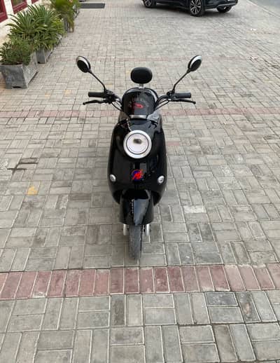 United Classy Pro Electric Scooty – Like New