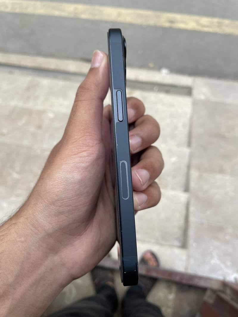 Apple iPhone 13 2