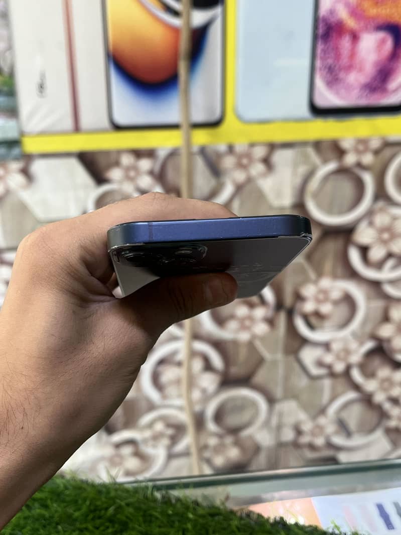 Apple iPhone 13 0