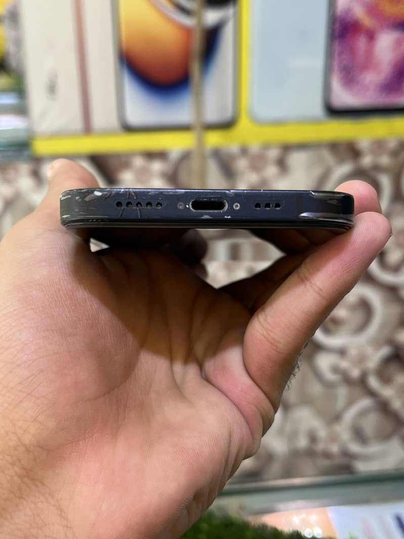 Apple iPhone 13 1