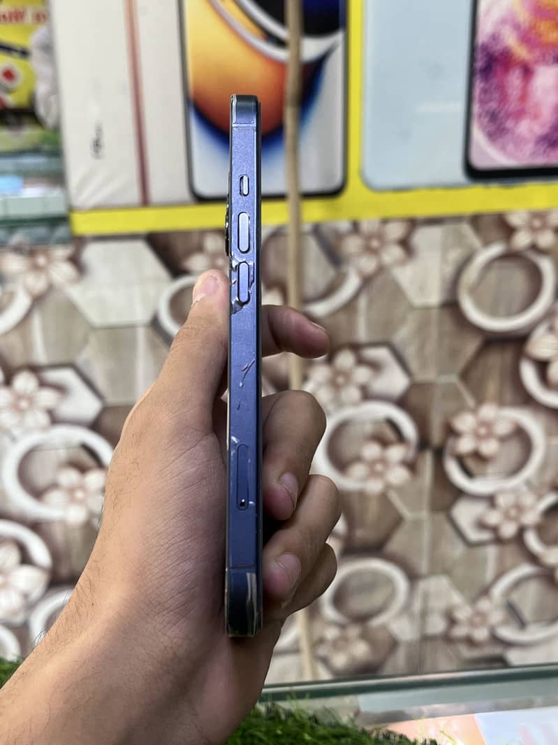 Apple iPhone 13 3