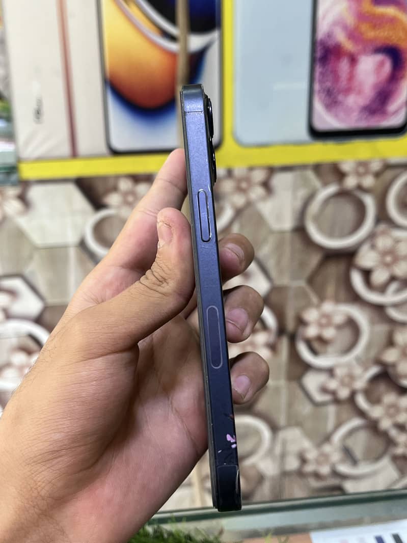 Apple iPhone 13 4
