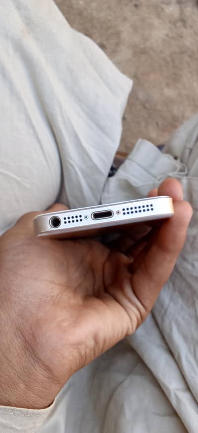 Apple iPhone SE