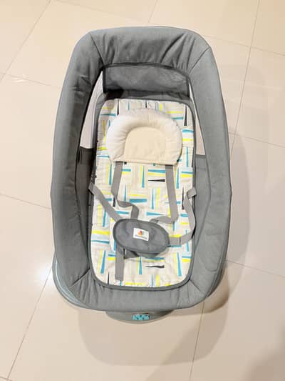 Electric baby swing