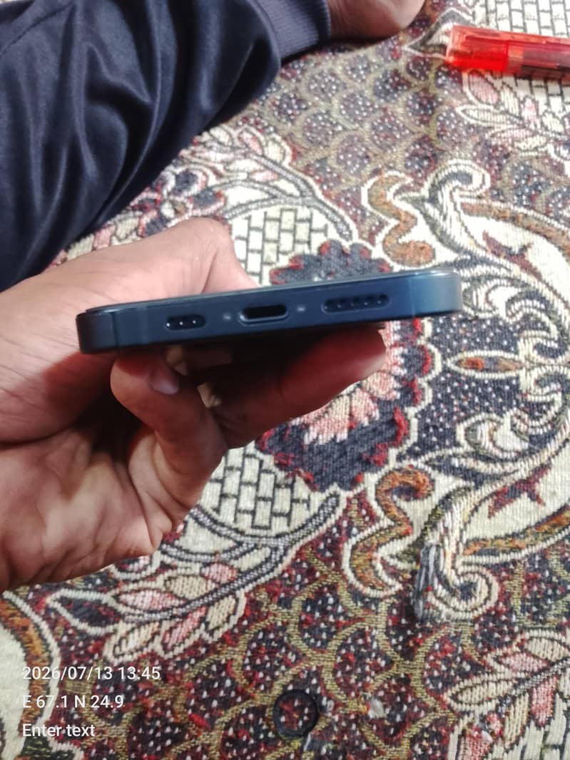 Apple iPhone 13 5