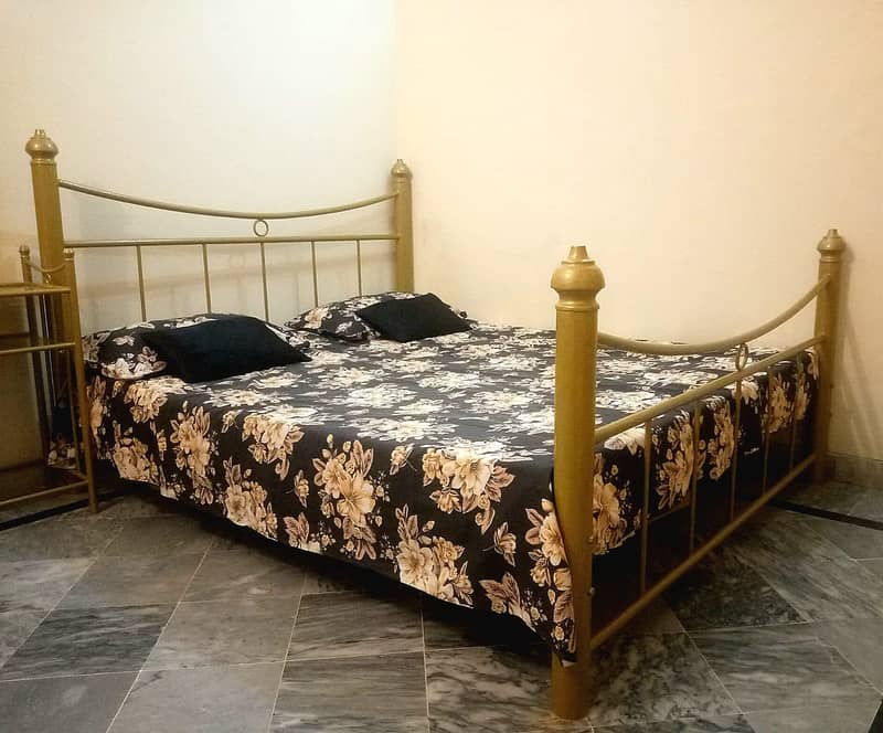 Iron bed set with dressing table n dewaan 0