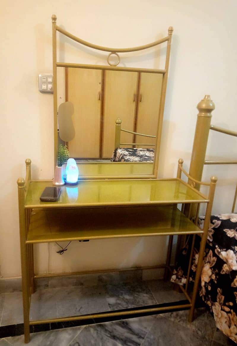 Iron bed set with dressing table n dewaan 1