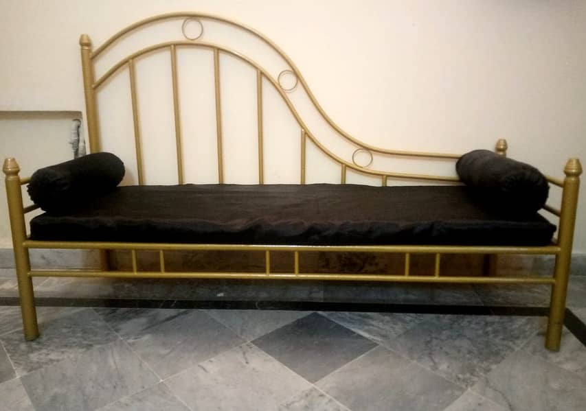 Iron bed set with dressing table n dewaan 2