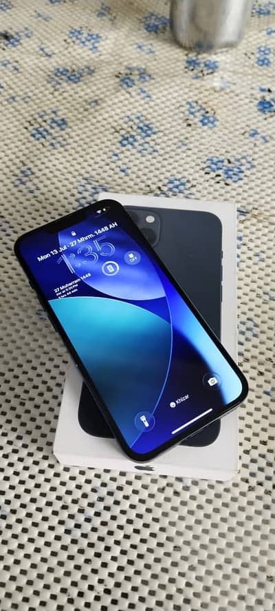 Apple iPhone 13