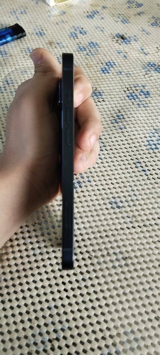 Apple iPhone 13 4