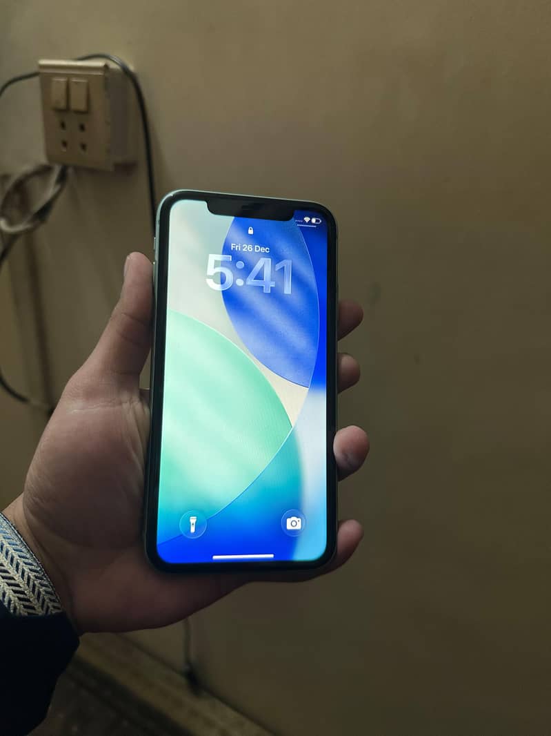 Apple iPhone 11 4