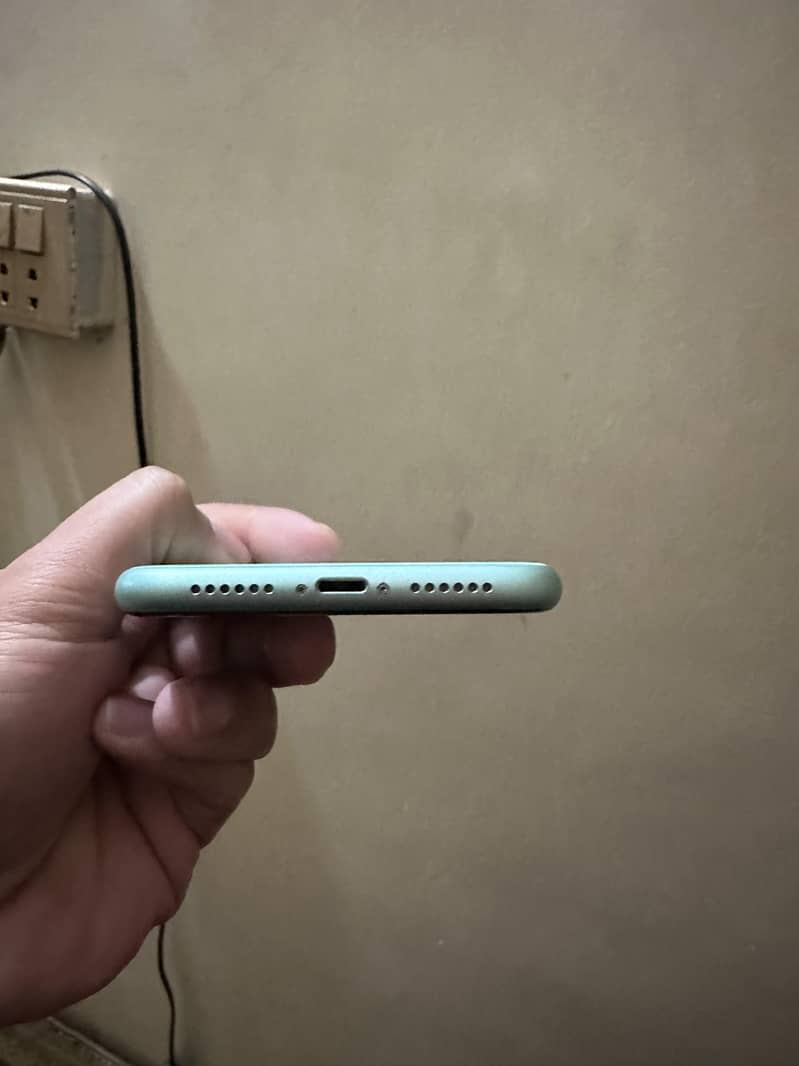Apple iPhone 11 7