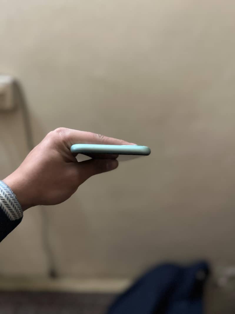 Apple iPhone 11 8