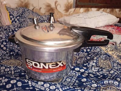 unused new pressure cooker