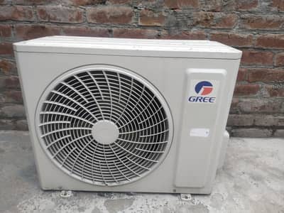 gree ac good condition and good looking
