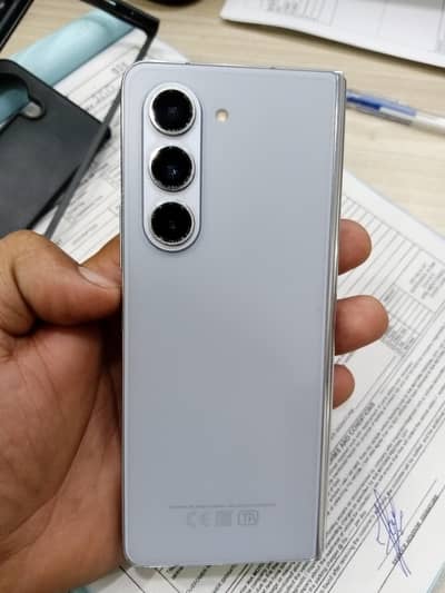 Samsung Mobile Z Flip 5 ( 12/255)