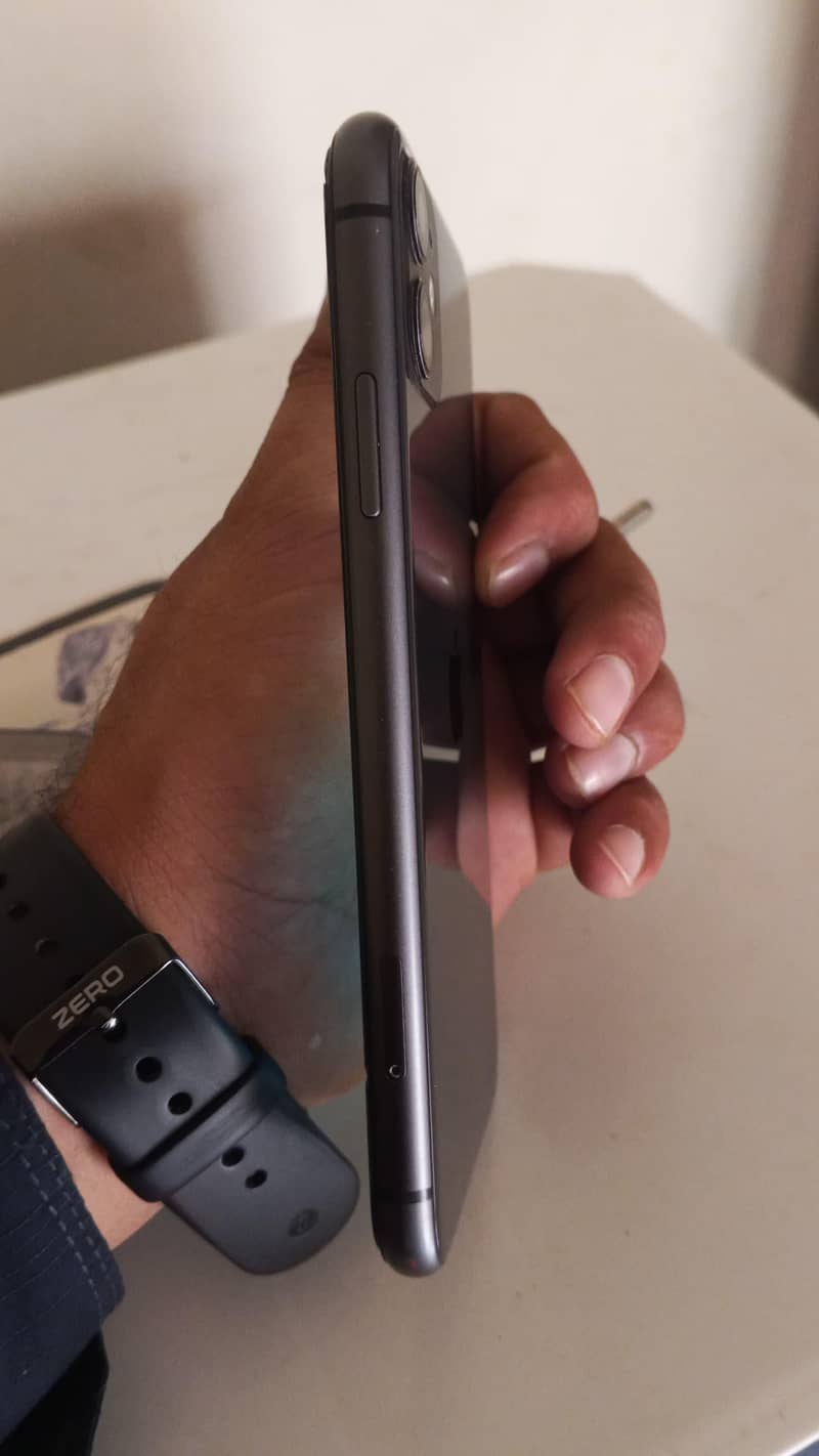 Apple iPhone 11 3