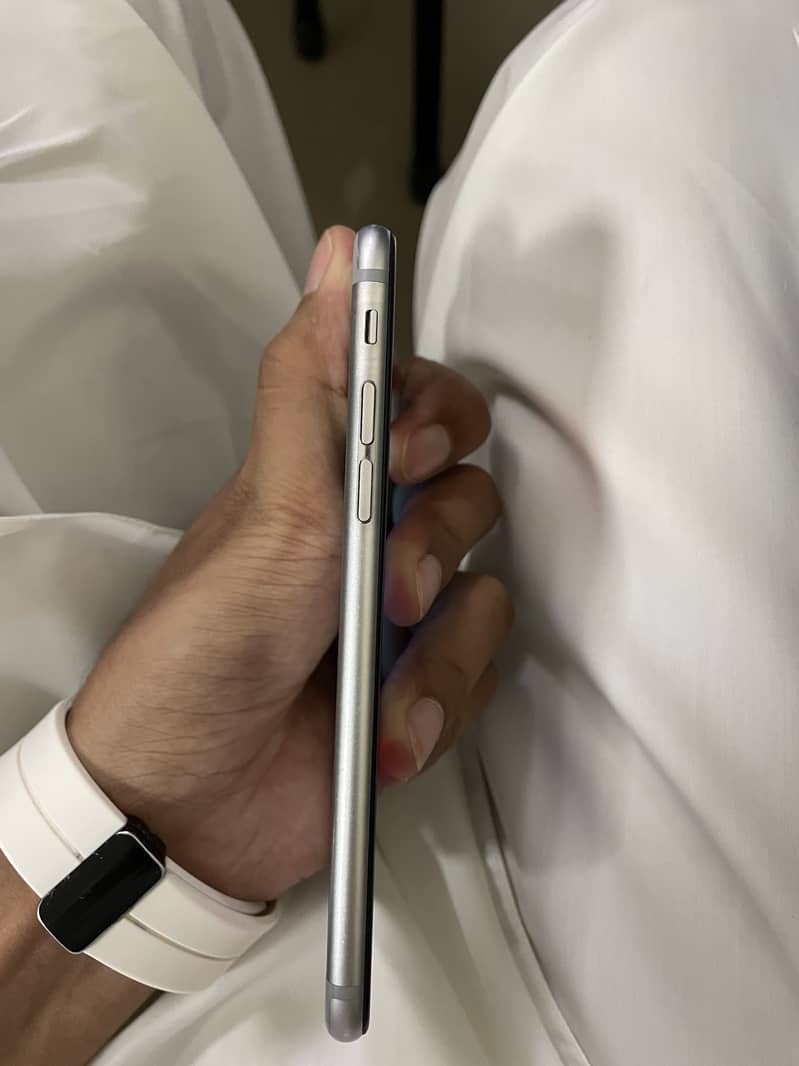 Apple iPhone 6S 4