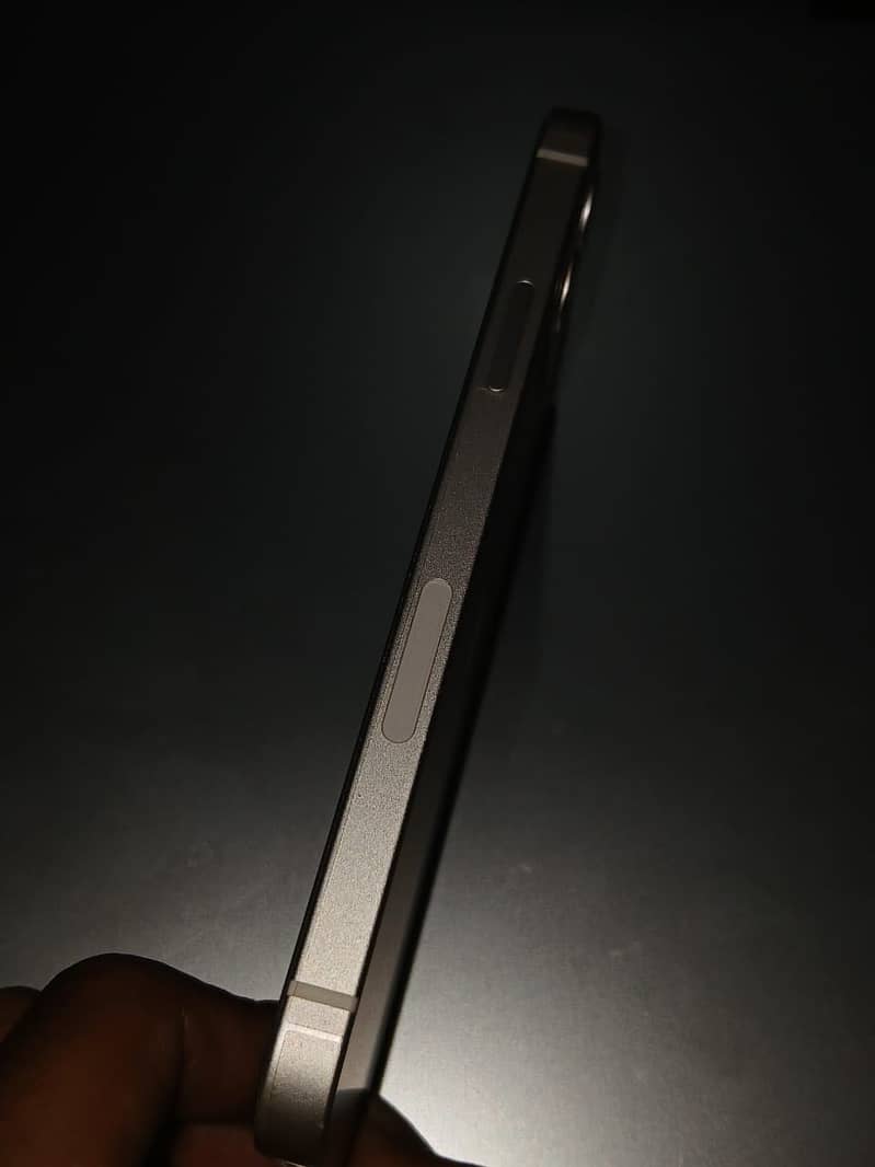 Apple iPhone 12 6
