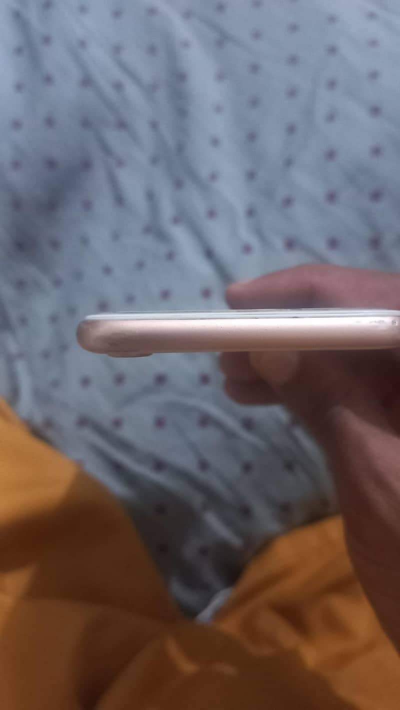 Apple iPhone 8 4