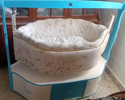 Baby cution bed swing excellent comdition