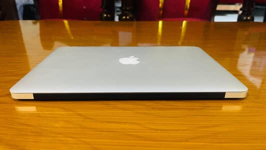 Apple MacBook Air 13" (Early 2015) | Core i7 | 8GB RAM | 256GB SSD