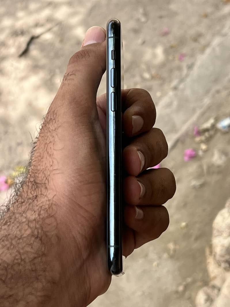 Apple iPhone 11 Pro 2