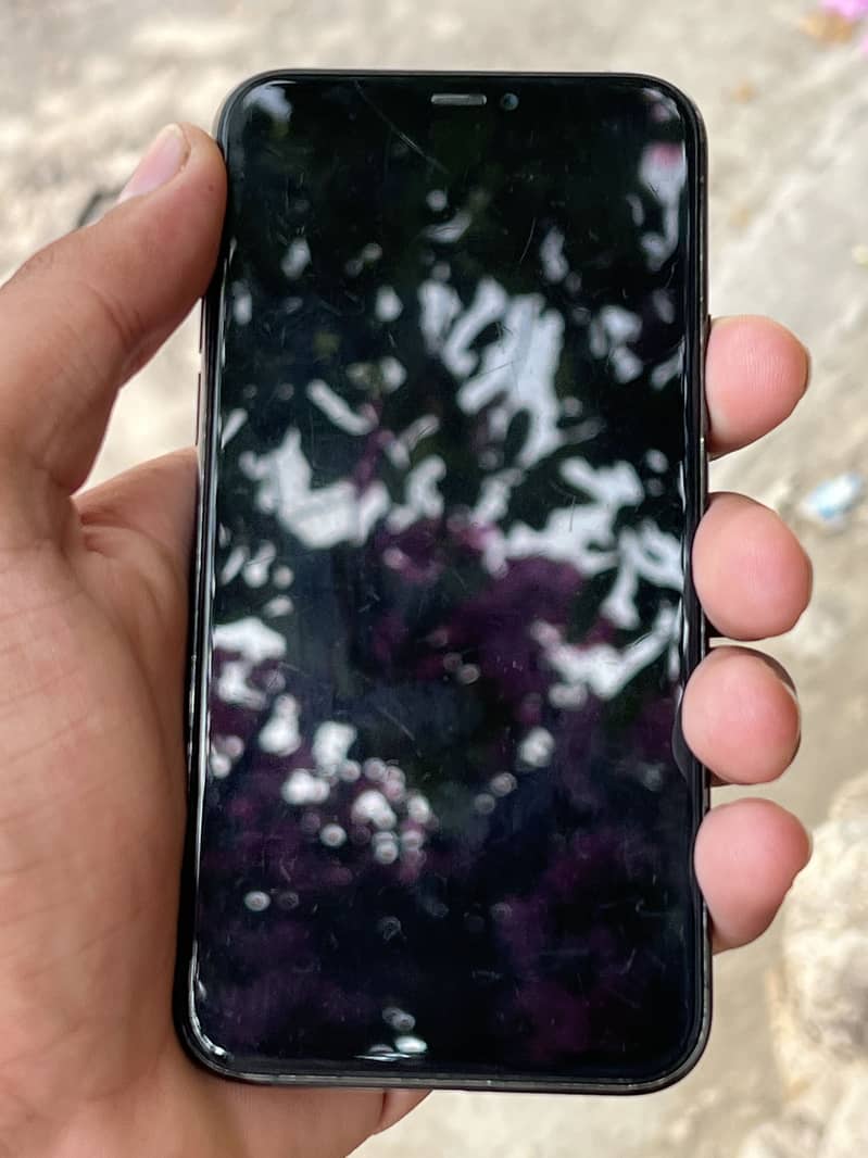 Apple iPhone 11 Pro 4