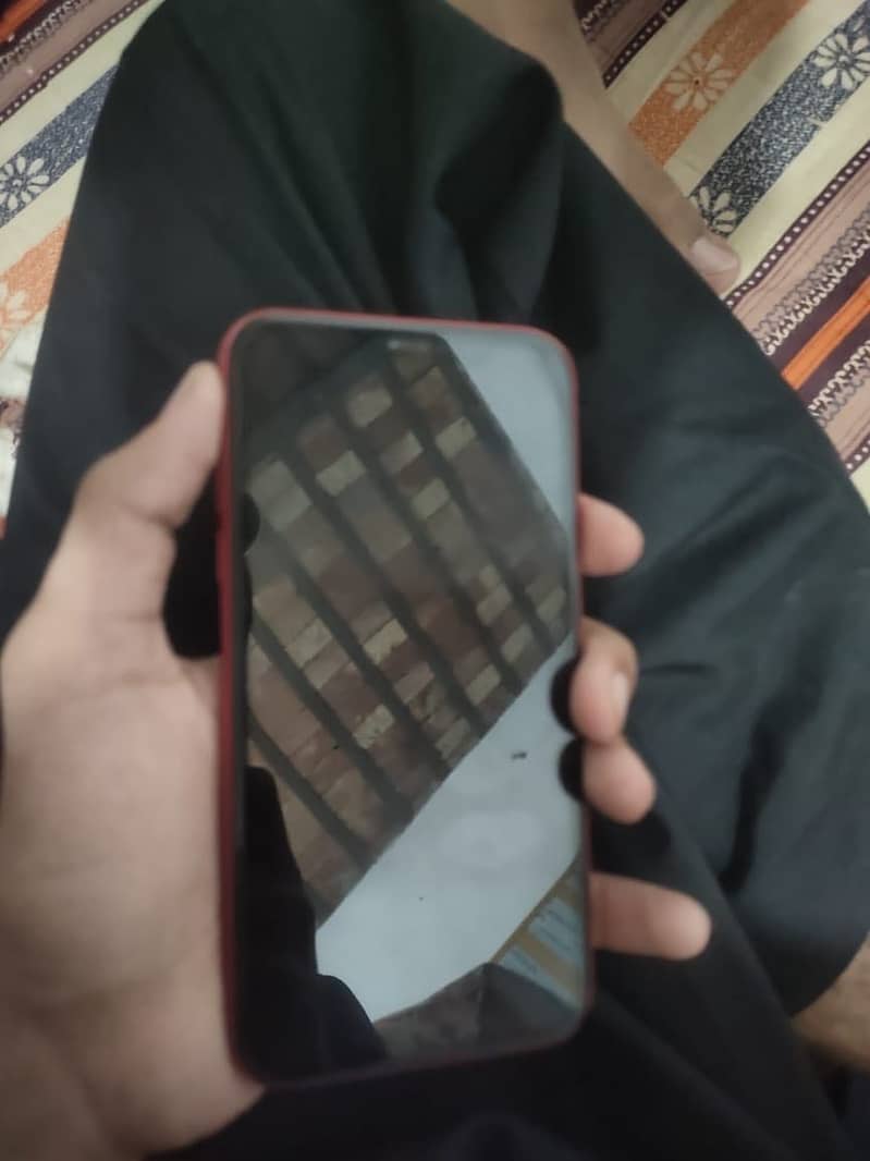 Apple iPhone 11 4