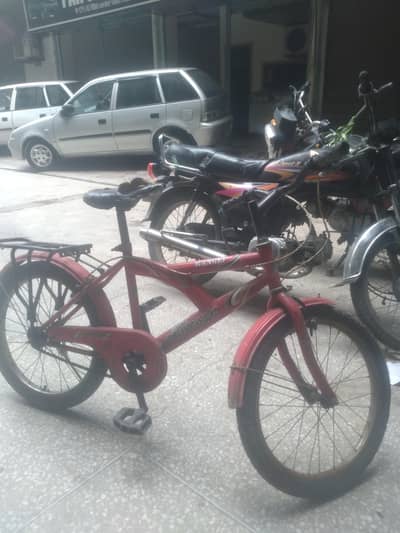 SAFARI company cycle 10-12 ky bachy ky liye bht behatr hai