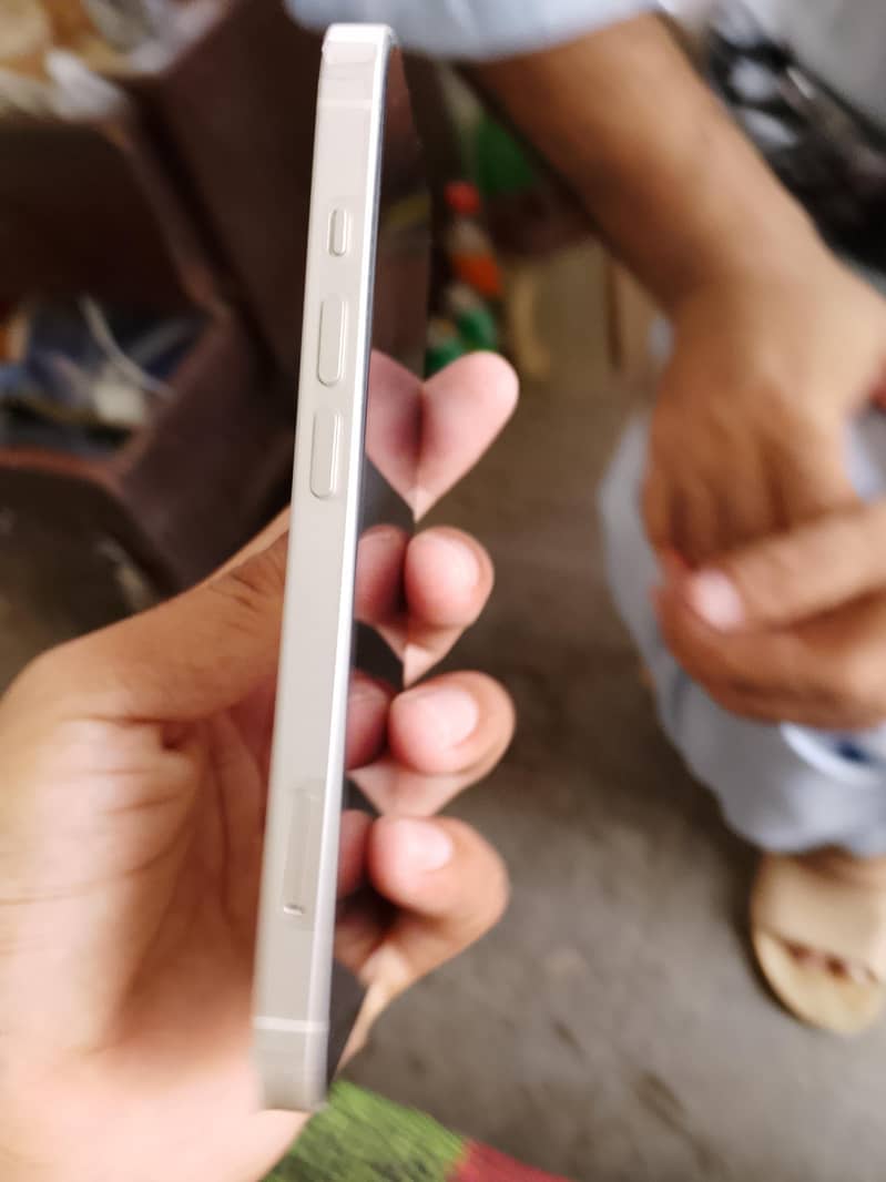 Apple iPhone 14 4