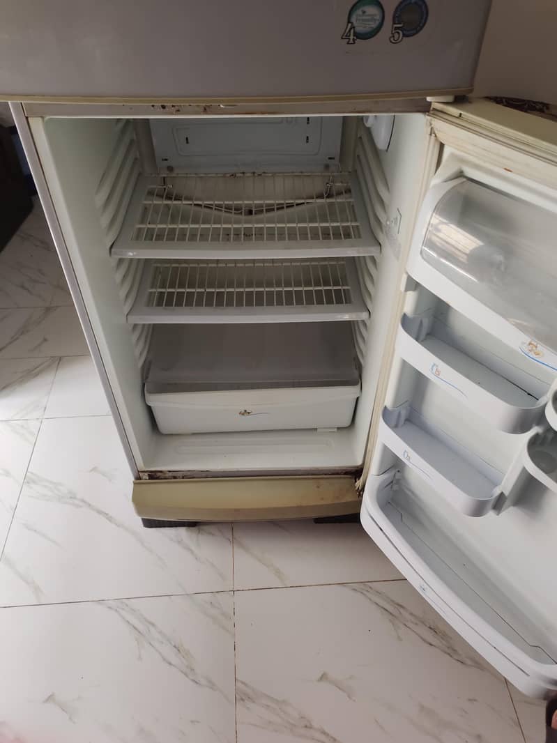 Refrigerator 4